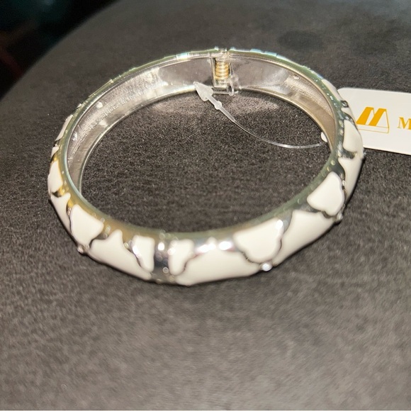 White and Silver bracelet - Picture 1 of 5
